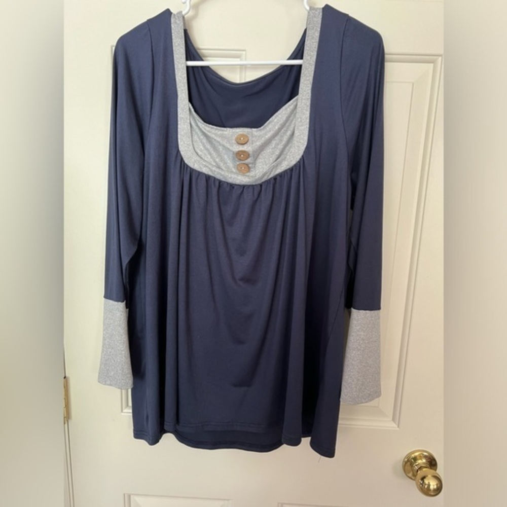 Women’s long sleeve top, 1XL